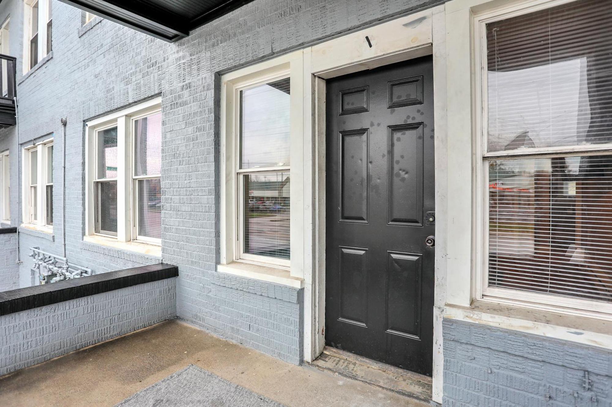 The Village Downtown West Indianapolis Exterior photo